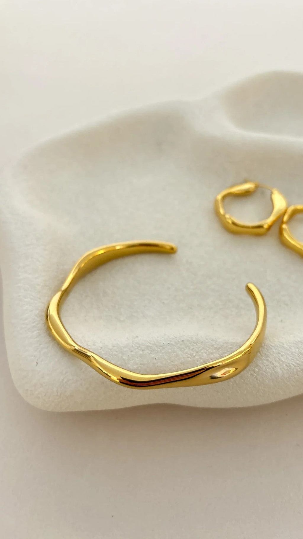 May Skinny Metal Bangle - Gold