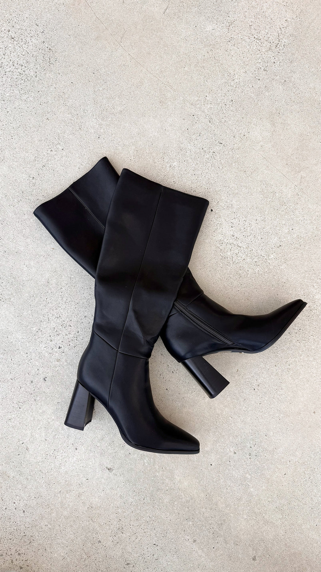 Vallia Boots - Black