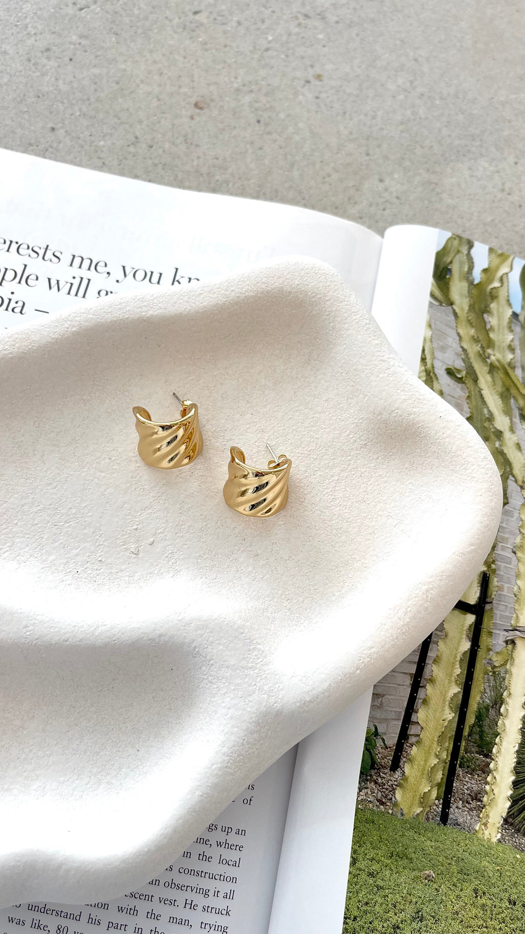 Vera Textured 18K Gold Plated Earrings - Gold